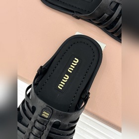 Новая модель Miu 26WF — ажурные босон