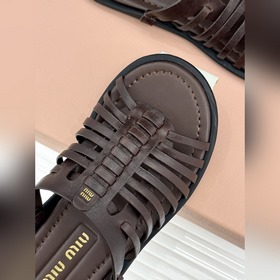 Новая модель Miu 26WF — ажурные санда