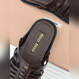 Новая модель Miu 26WF — ажурные санда