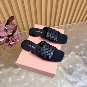 Miu — новая коллекция женских тапочек