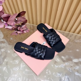 Miu — новая коллекция женских тапочек