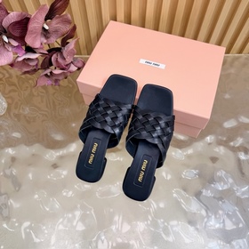 Miu — новая коллекция женских тапочек
