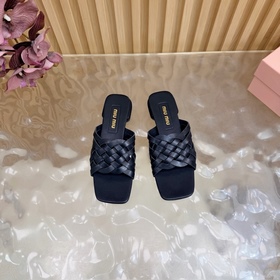 Miu — новая коллекция женских тапочек