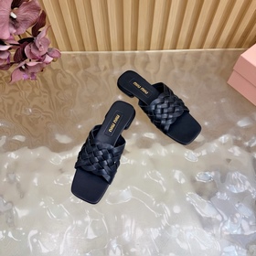 Miu — новая коллекция женских тапочек 