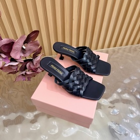 Miu — новая коллекция женских тапочек