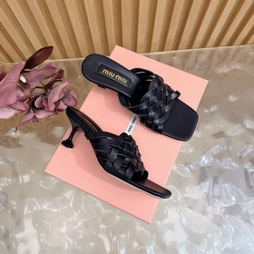 Miu — новая коллекция женских тапочек