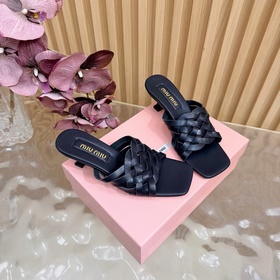 Miu — новая коллекция женских тапочек