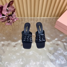 Miu — новая коллекция женских тапочек