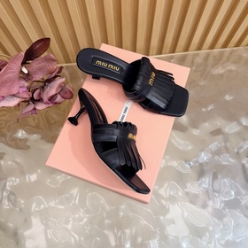 Miu — новая коллекция женских тапочек