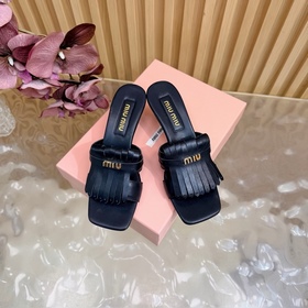 Miu — новая коллекция женских тапочек