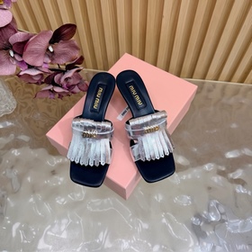 Miu — новая коллекция женских тапочек