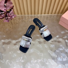 Miu — новая коллекция женских тапочек 
