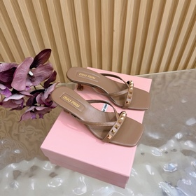 Miu — новая коллекция женских тапочек
