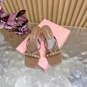 Miu — новая коллекция женских тапочек