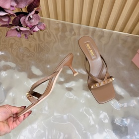 Miu — новая коллекция женских тапочек 