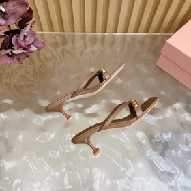 Miu — новая коллекция женских тапочек 
