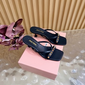 Miu — новая коллекция женских тапочек