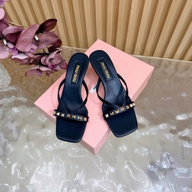 Miu — новая коллекция женских тапочек