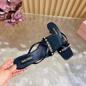 Miu — новая коллекция женских тапочек 