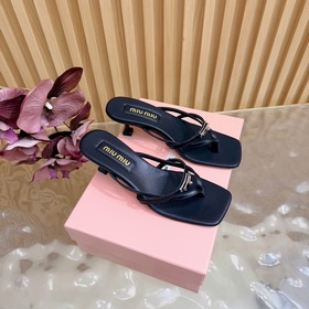 Miu — новая коллекция женских тапочек