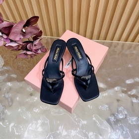 Miu — новая коллекция женских тапочек
