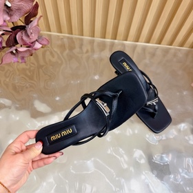 Miu — новая коллекция женских тапочек 