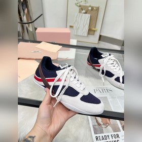 Повседневные белые кроссовки Miu — про