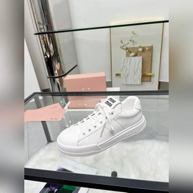 Повседневные белые кроссовки Miu — про