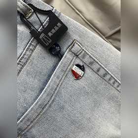 Moncler： эксклюзивная новинка — модные