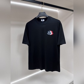 Moncler представляет новую коллекцию о