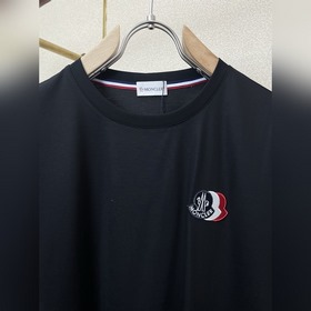 Moncler： новая коллекция мужских повсе