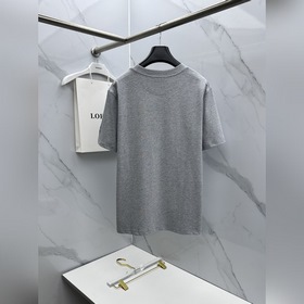 Moncler： новая модель весна-лето 2026 