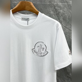Moncler — новейшая коллекция весна-ле