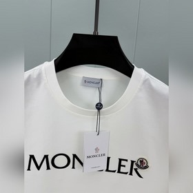 Moncler. Футболка с коротким рукавом и