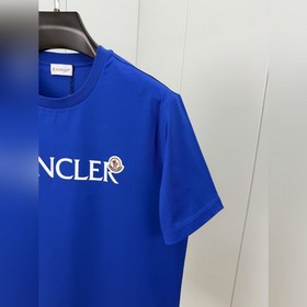 Moncler. Футболка с коротким рукавом и