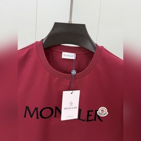 Moncler. Классическая весенне-летняя к