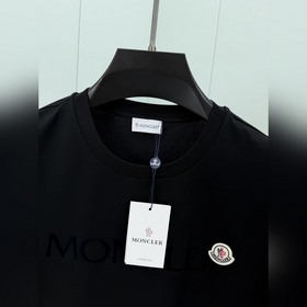 Moncler. Классическая весенне-летняя к