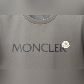 Moncler. Классическая весенне-летняя к