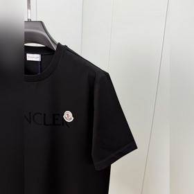 Moncler. Классическая весенне-летняя к
