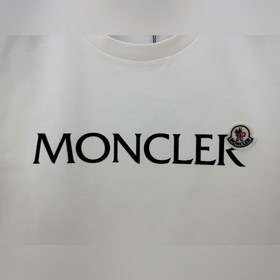 Moncler. Футболка с коротким рукавом и