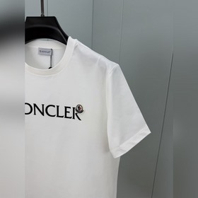 Moncler. Футболка с коротким рукавом и