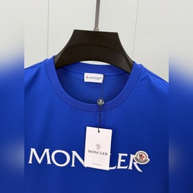 Moncler. Классическая весенне-летняя к