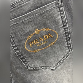 Prada — эксклюзивная новинка： модные д