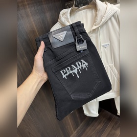 Эксклюзивная новинка от Prada： модные