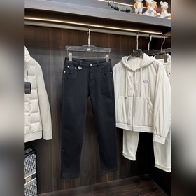 Эксклюзивная новинка от Prada： модные 