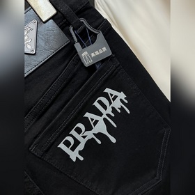 Эксклюзивная новинка от Prada： модные 