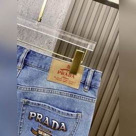 Prada 2026： новейшая коллекция джинсов