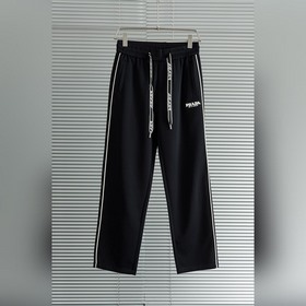 PRADA 26FW — новейшая модель из смешан