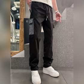 Новые поступления： PRADA. В продаже по
