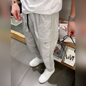 PRADA： хит сезона! Однотонные брюки в 